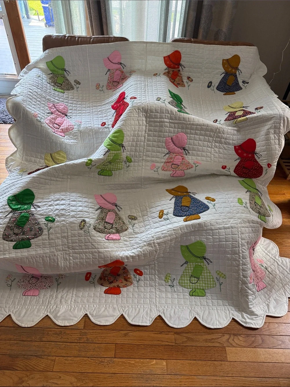 Handmade Sunbonnet Sue Appliqué Quilt - White with Multi-Color Girls